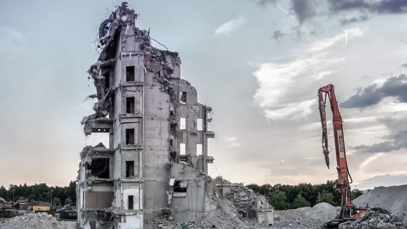صورة توضيحية – سمحان وبرنامج الأمم المتحدة للبيئة يبحثان التعافي البيئي في غزة وتمويل معالجة أضرار الحرب