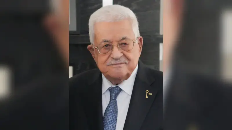 صورة أرشيفية – الرئيس عباس يهنئ نظيره الجزائري تبون بعيد الثورة
