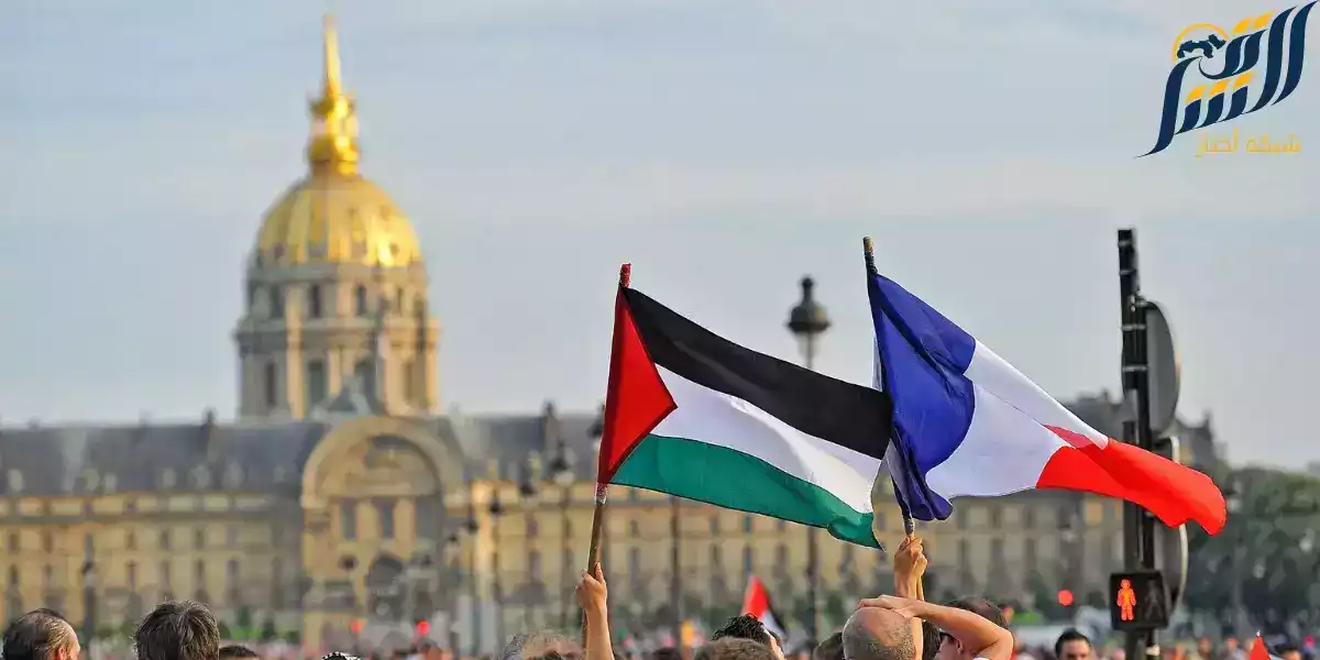 العلم الفرنسي والفلسطيني