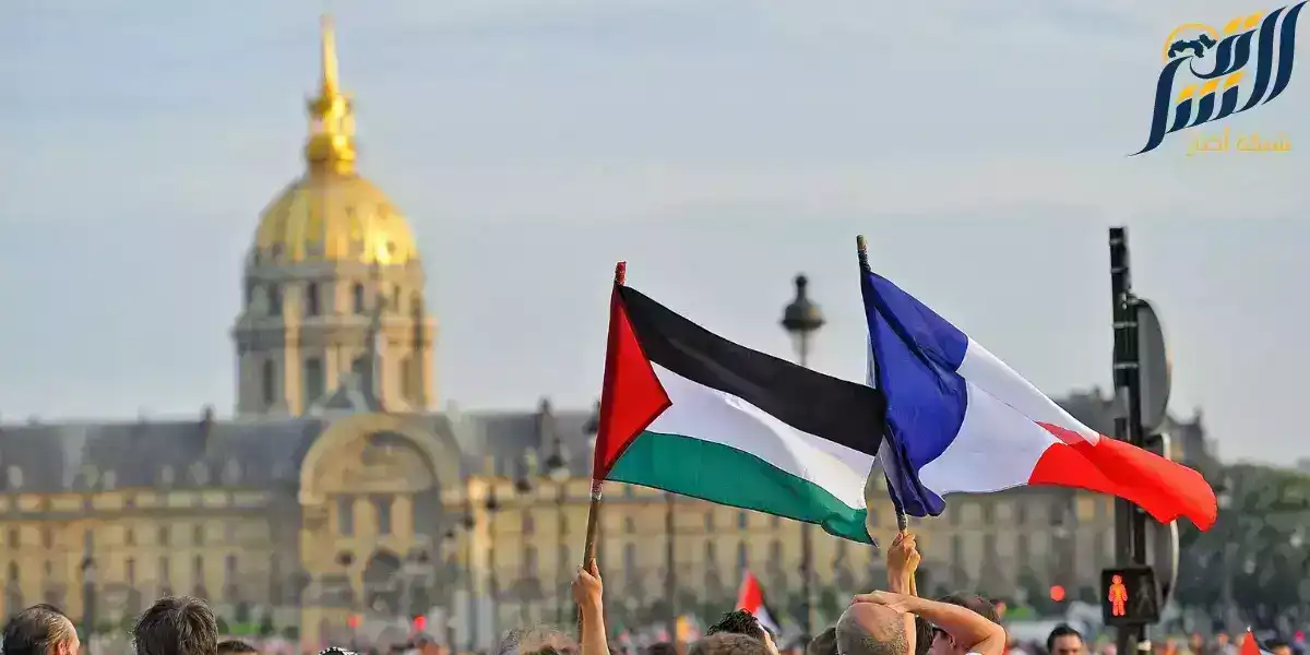 العلم الفلسطيني والفرنسي