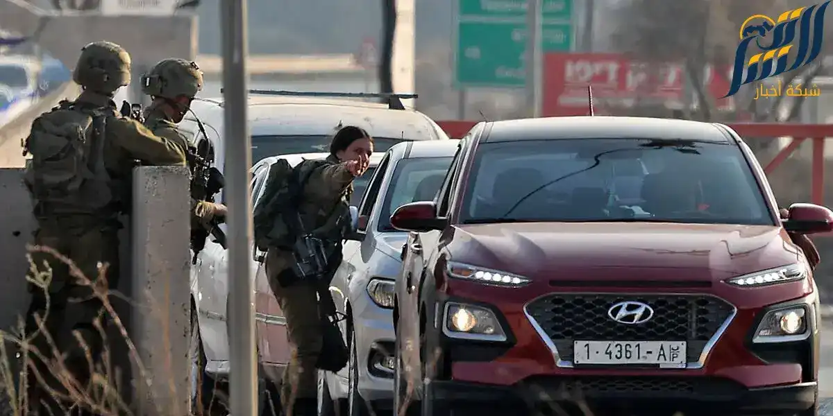 جنود اسرائيليين في معبر في الضفة