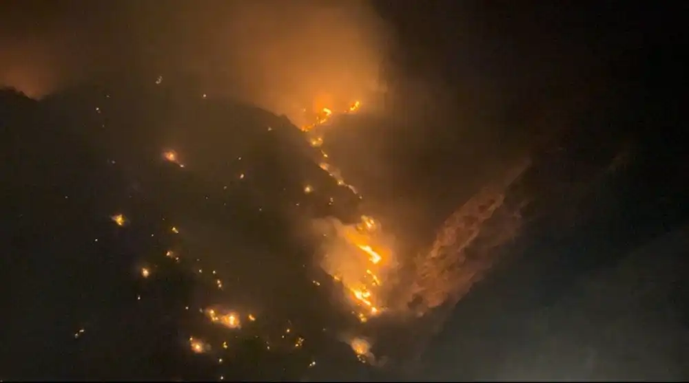 نيران في جبال عقبة الباحة
