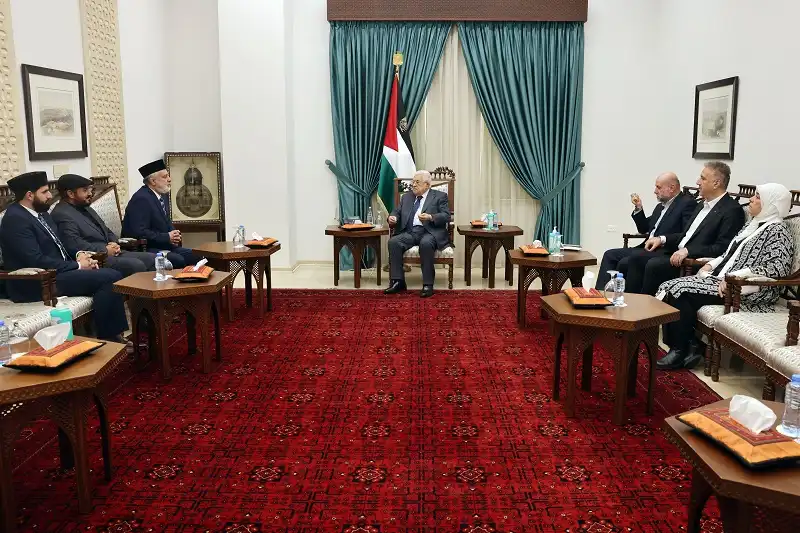 رئيس فلسطين مع وفد الجماعة الإسلامية الأحمدية