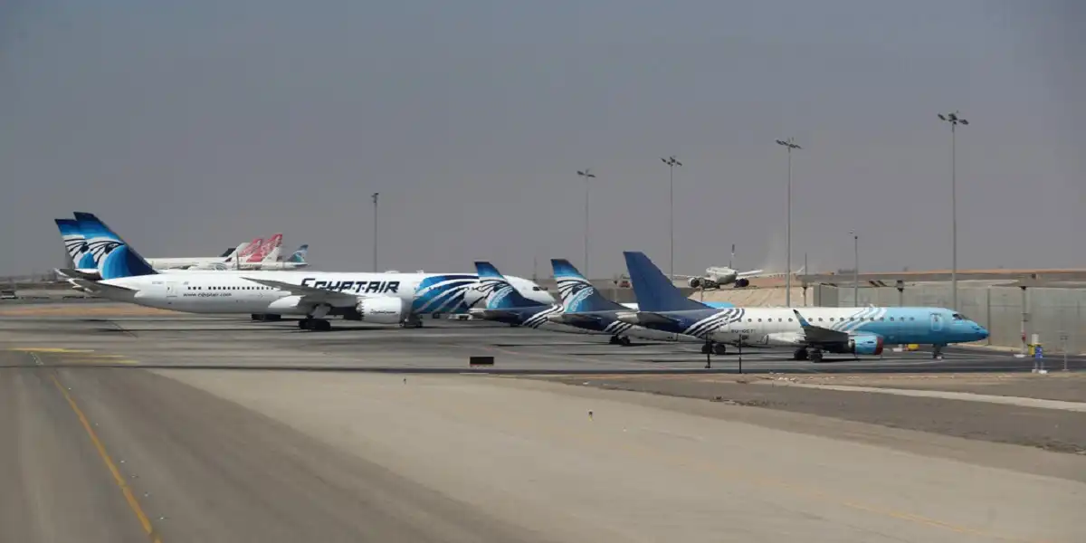 مطار القاهرة الدولى
