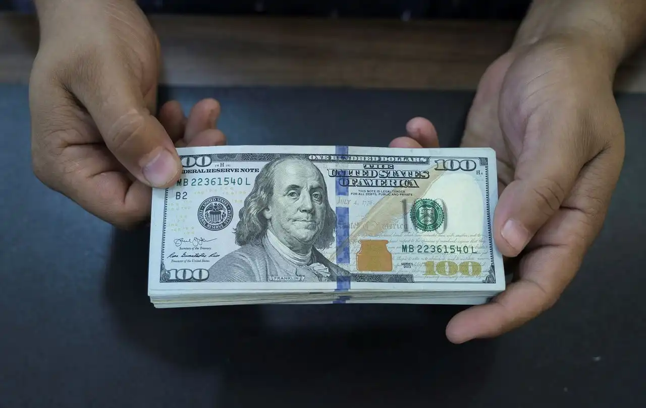 فئة 100 دولار