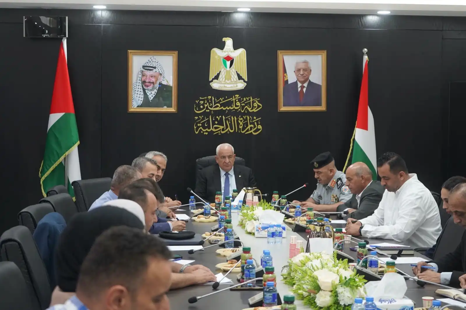 اجتماع وزير الداخلية الفلسطيني مع مجلس الدفاع المدني