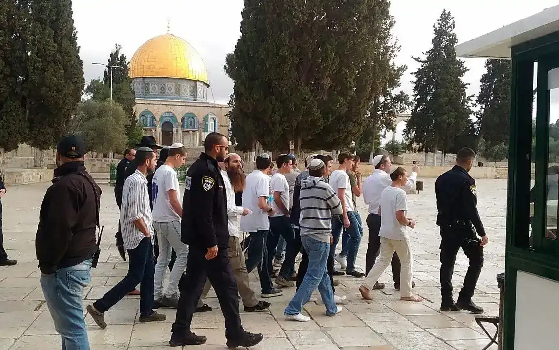 مستوطنون يقتحمون المسجد الأقصى