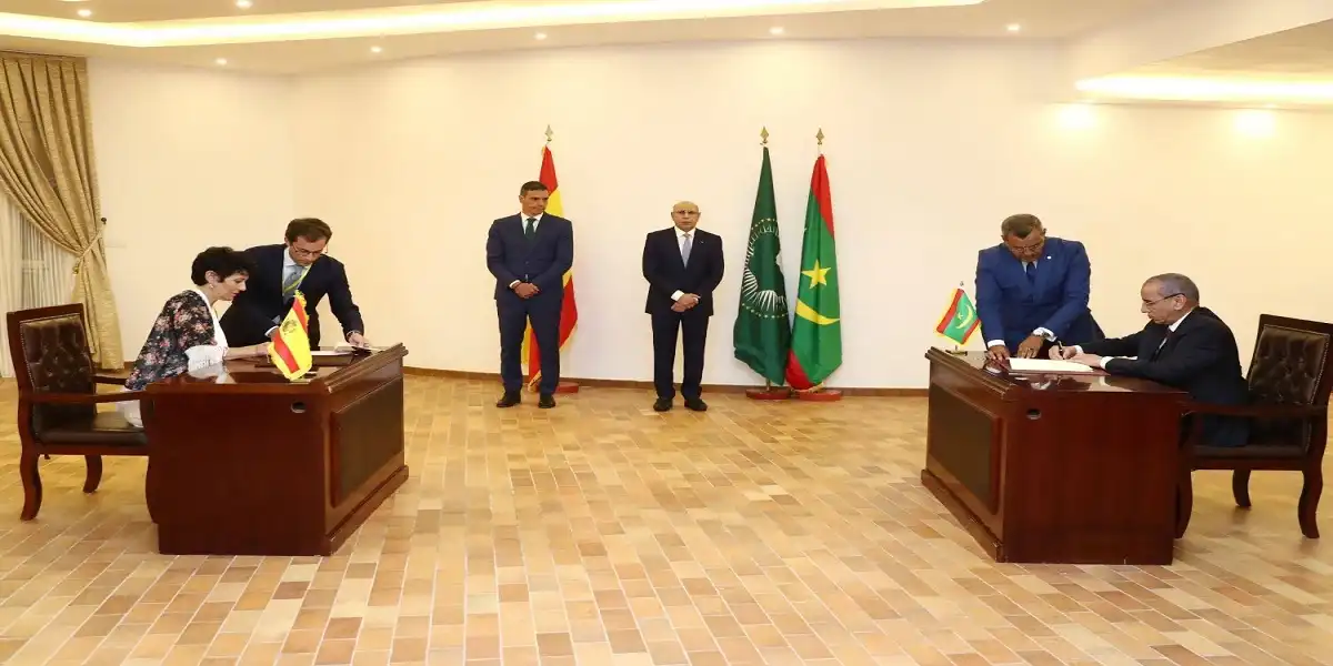 جانب من توقيع الاتفاقيات