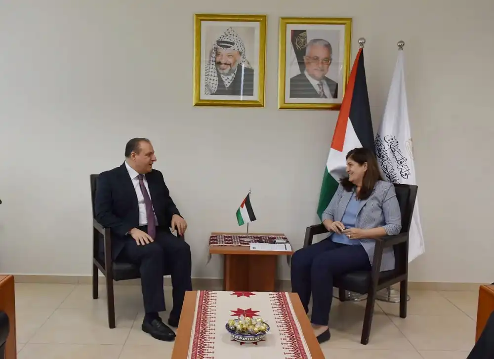 فارسين شاهين مع سفير الأردن
