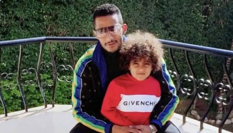 محمد رمضان وابنه