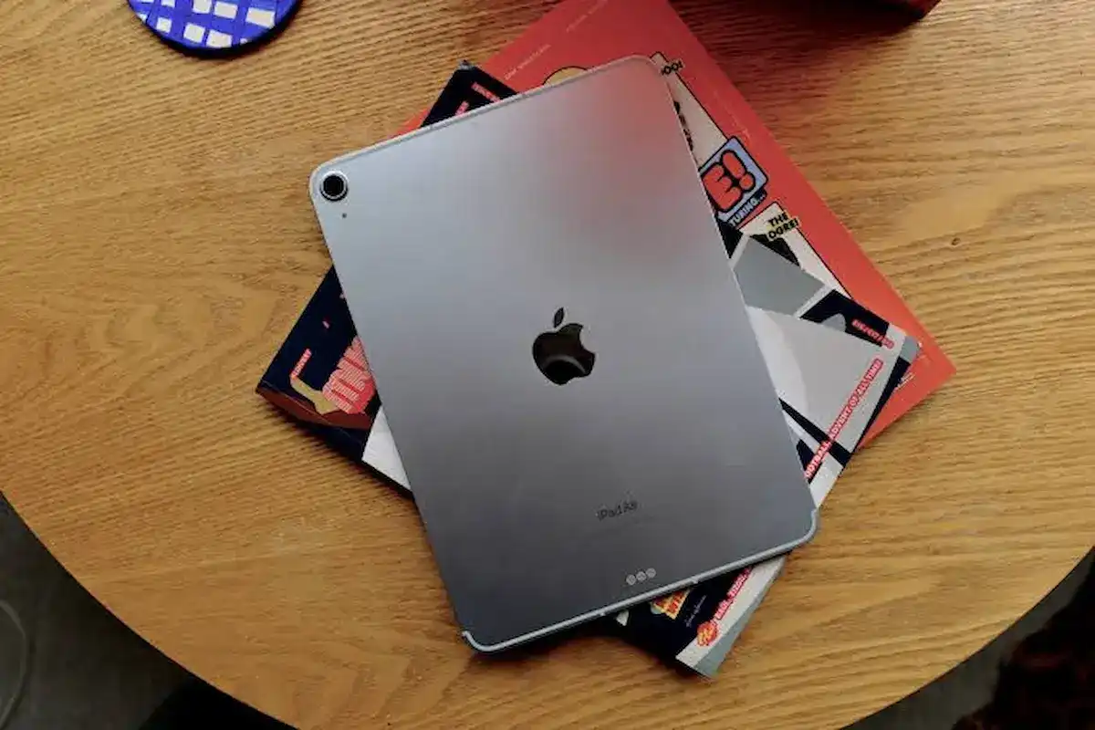 أبل تعترف بخلل في iPadOS 18