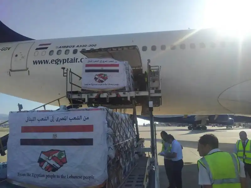 جانب من المساعدات المصرية إلى لبنان