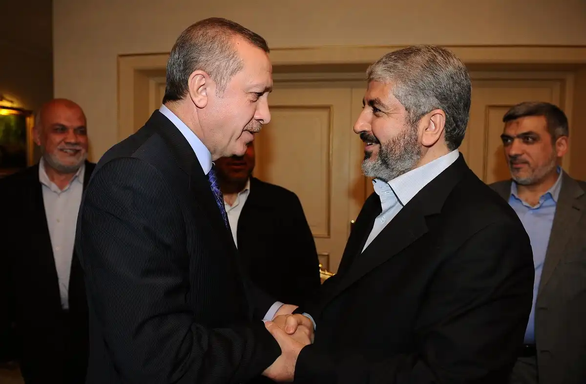 رئيس المكتب السياسي لحركة حماس خالد مشعل مع الرئيس التركي أردوغان