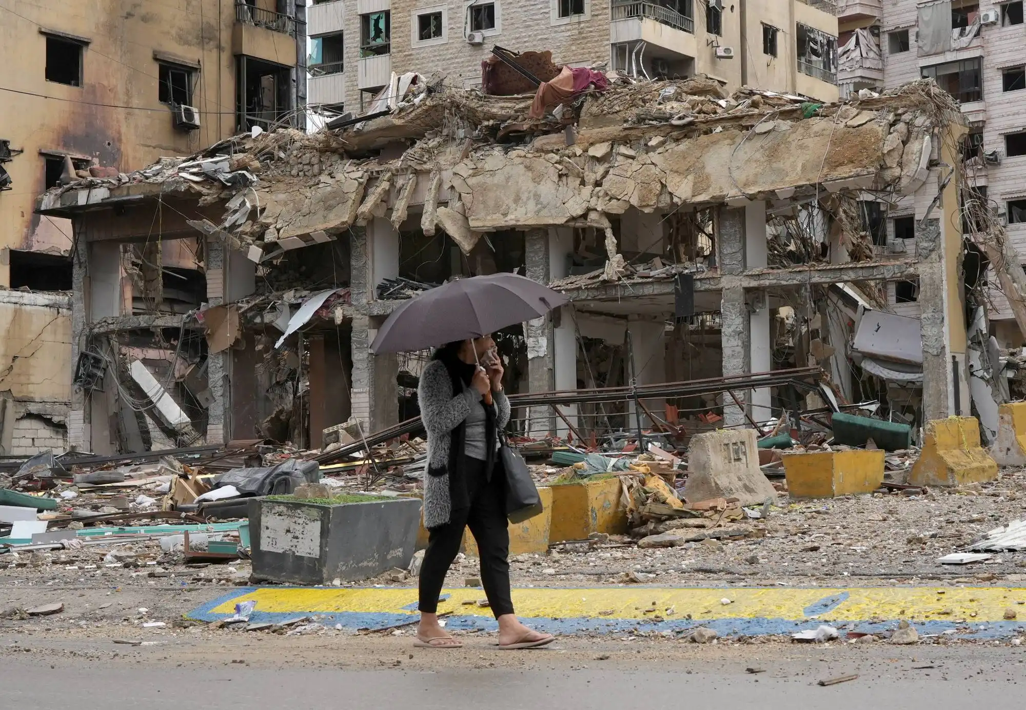 آثار غارة إسرائيلية على الضاحية الجنوبية