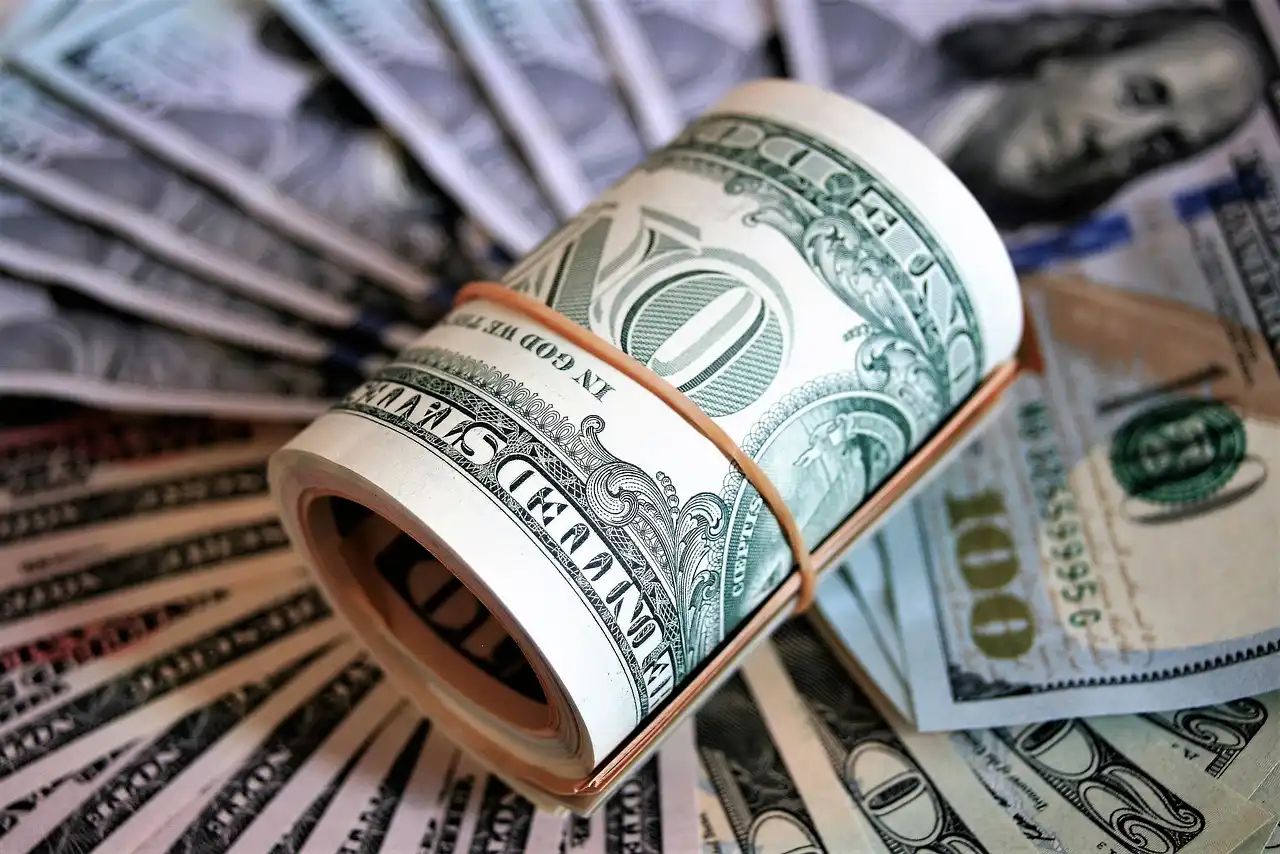 سعر 100 دولار مقابل الدينار العراقي