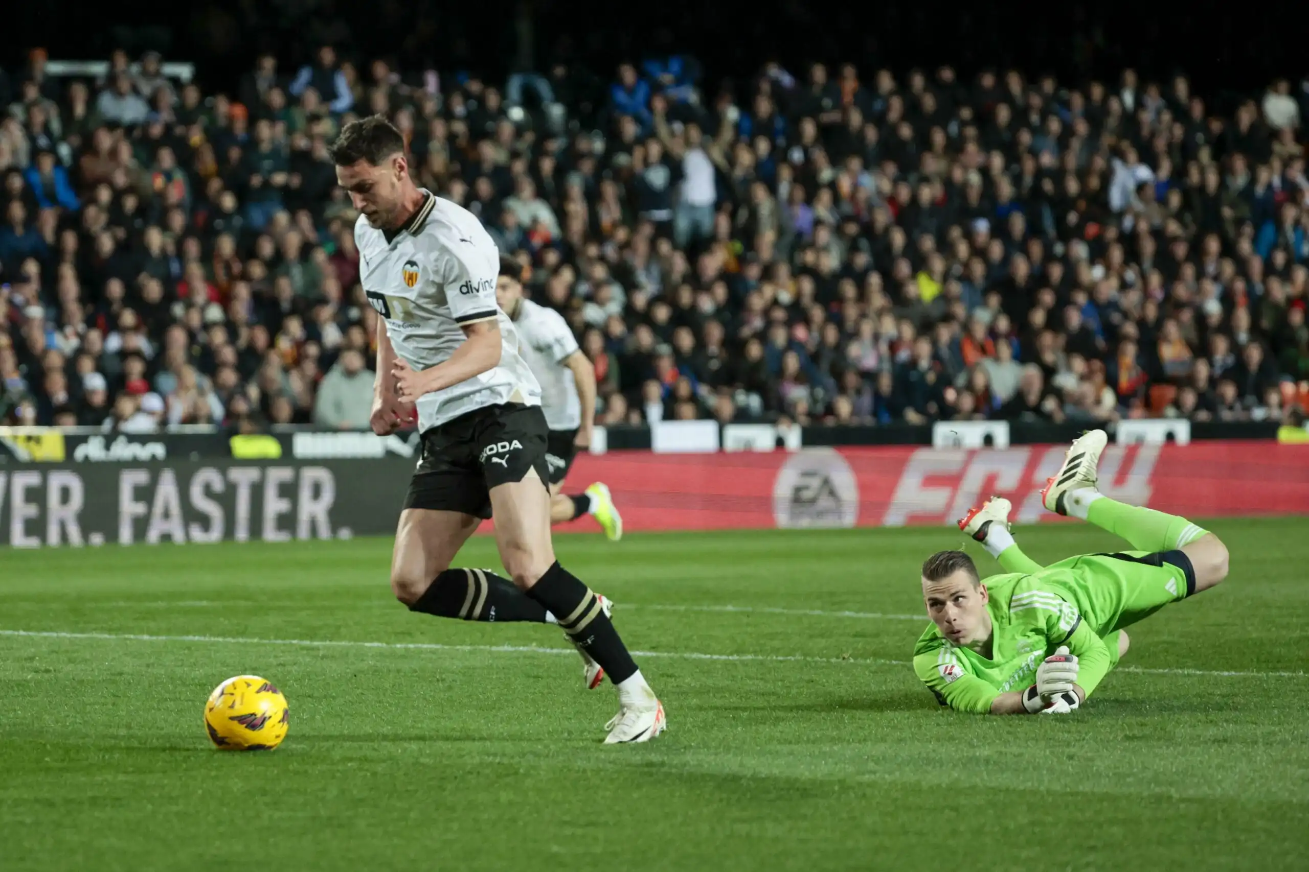 Valencia’s slump continues in the Spanish league with a loss to Real Valladolid