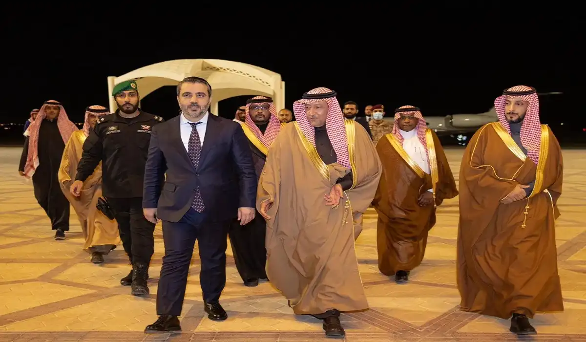 نائب وزير الخارجية السعودي يستقبل الوفد السوري لدى وصوله إلى الرياض