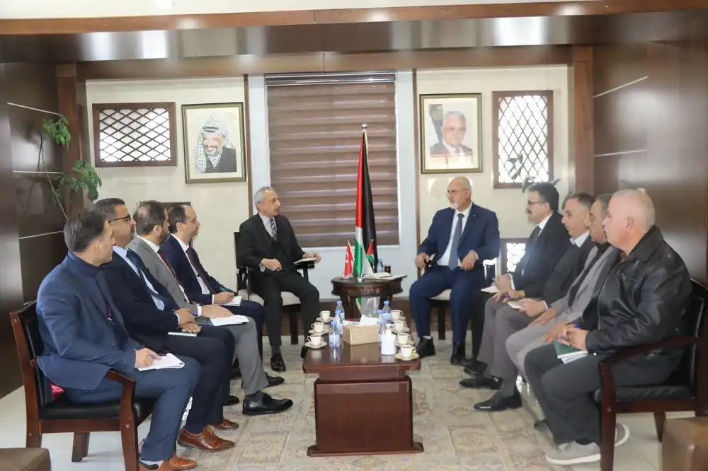 وزير الزراعة الفلسطيني مع القنصل العام التركي