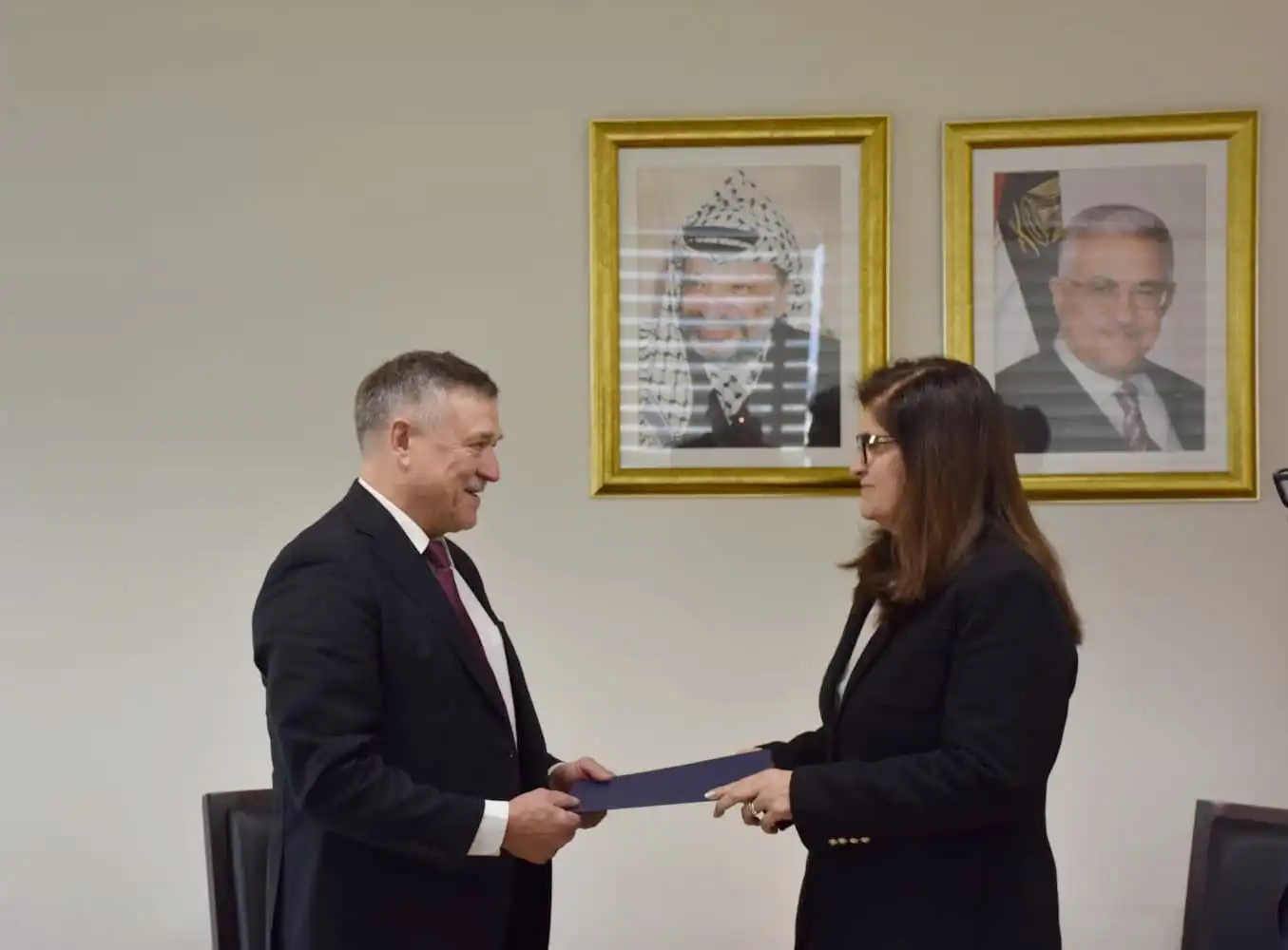 الوزيرة شاهين