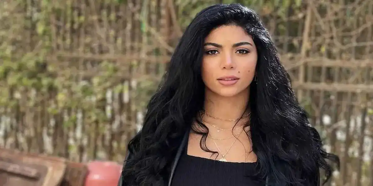 الفنانة المصرية كارولين عزمي