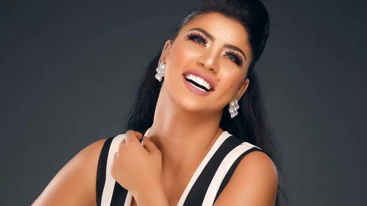 الفنانة المصرية كارولين عزمي