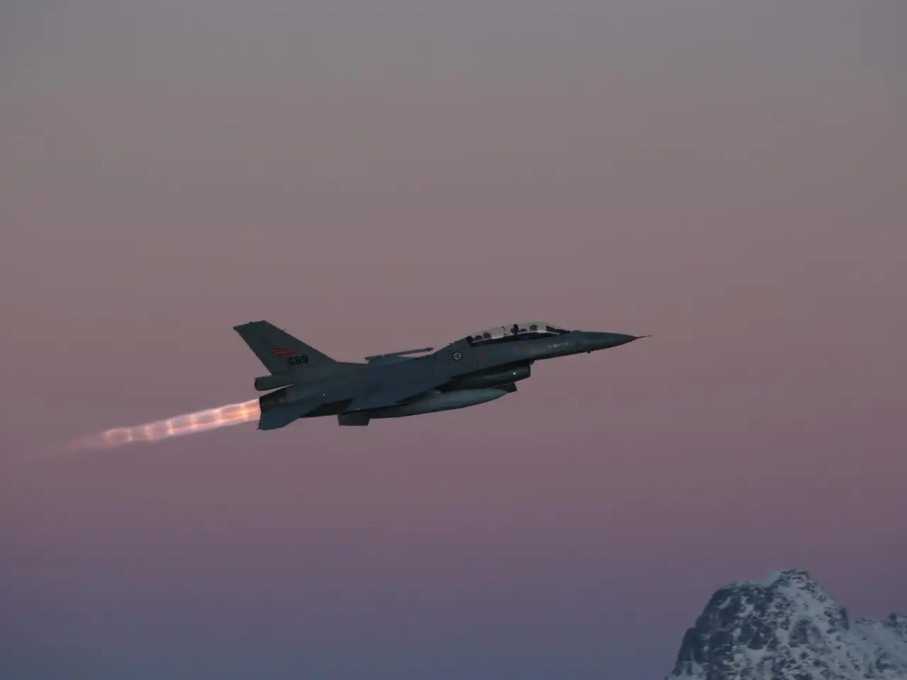 طائرة من طراز F16 أوكرانية