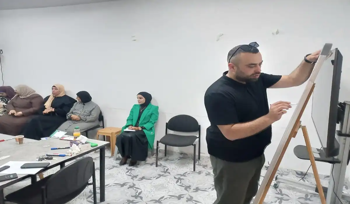 لقاءات توعوية حول الجرائم الإلكترونية في الخليل