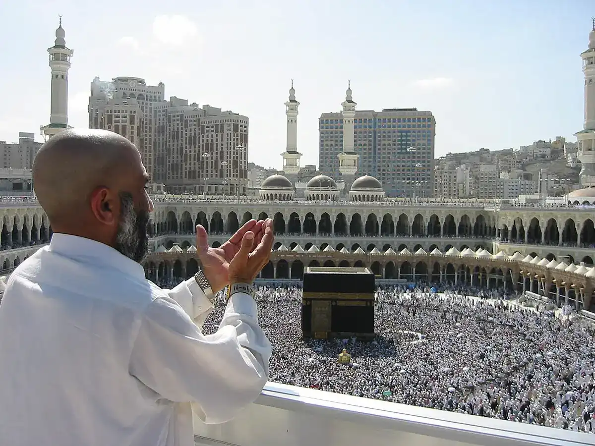 متى يبدأ السفر للحج 2025؟