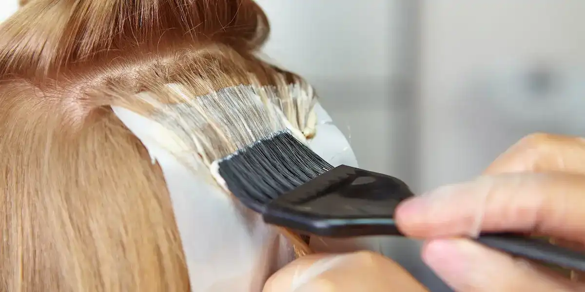 وفاة شابة بعد تناولها صبغة شعر في مصر