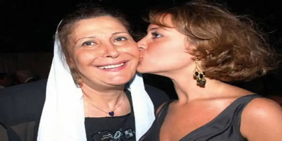الفنانة زيزي مصطفى