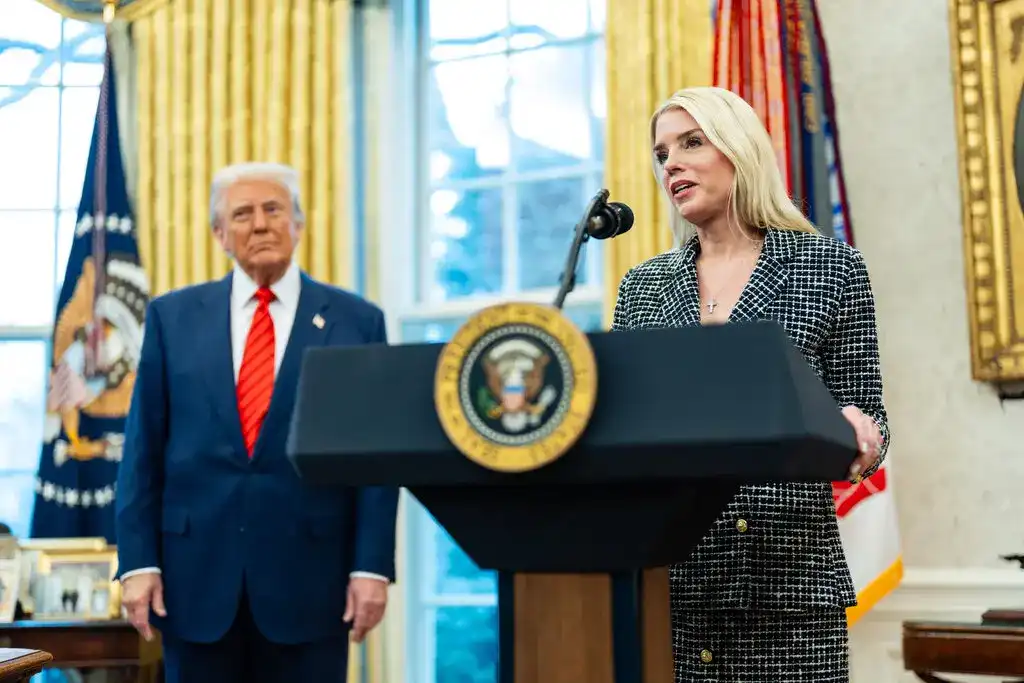 وزيرة العدل الأمريكية المقالة