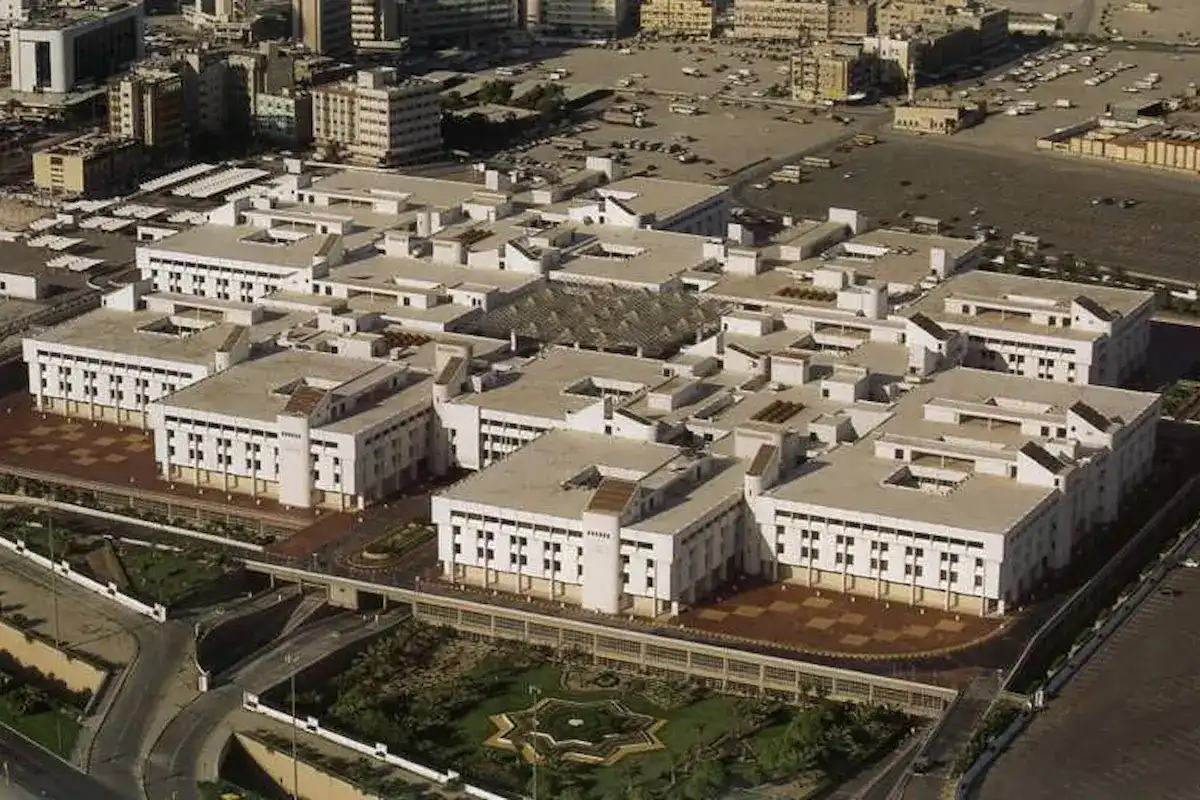 إيران تدمر مجمع الوزارات في الكويت