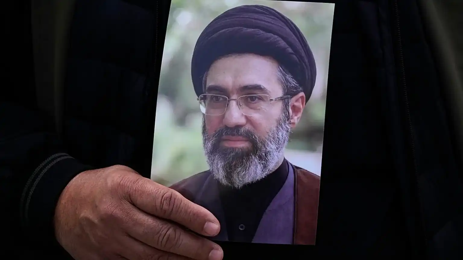 مجتبى خامنئي المرشد الإيراني الجديد