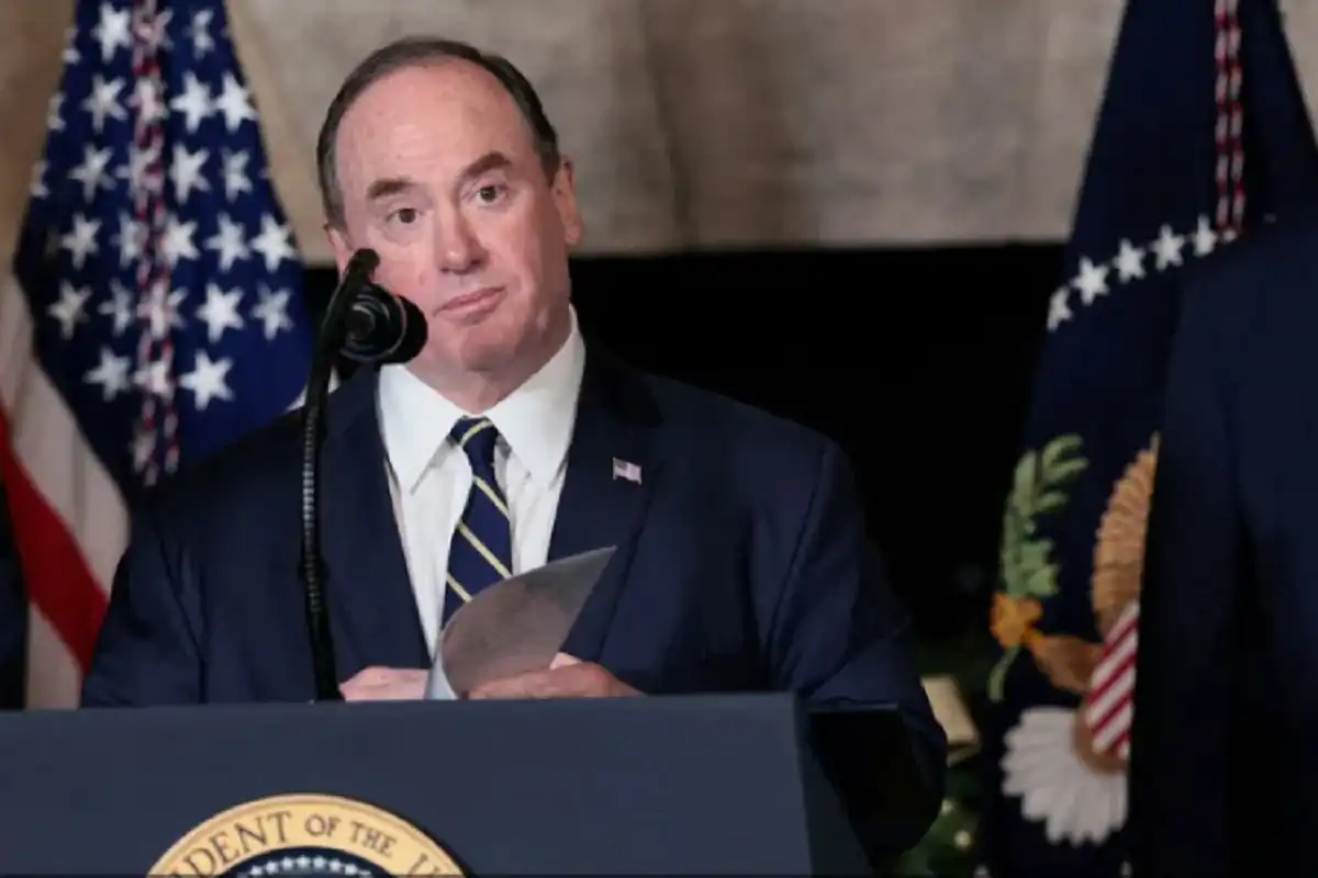 وزير البحرية الأميركي جون فيلان