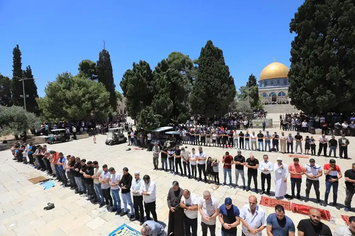 صلاة الجمعة في المسجد  الأقصى