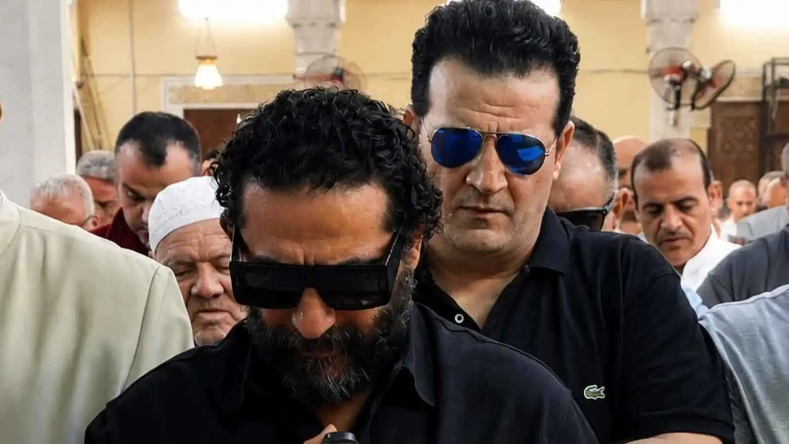 أزمة جنازة والدة أحمد حلمي