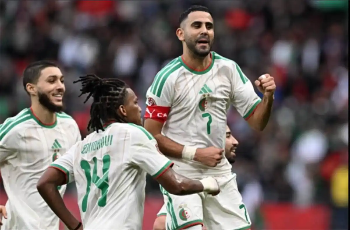 الجزائر ضد هولندا