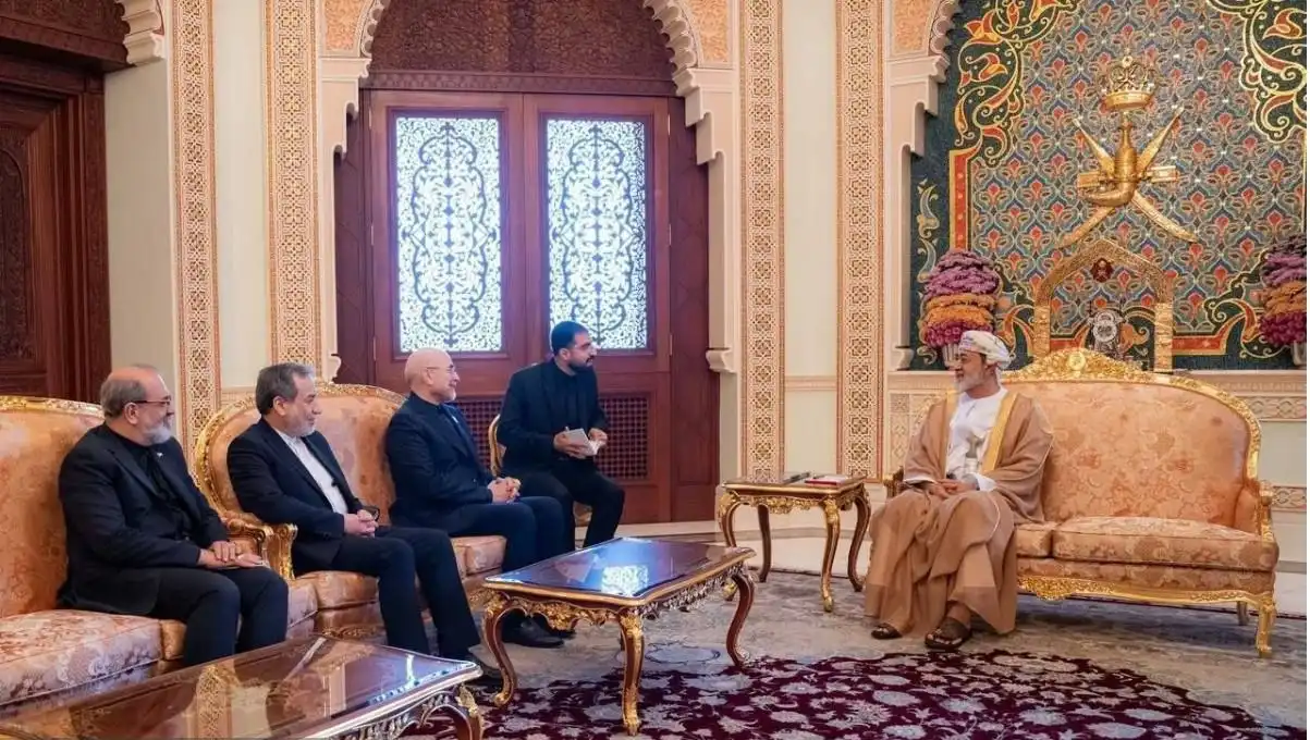 سلطان عُمان يلتقى الوفد الإيراني