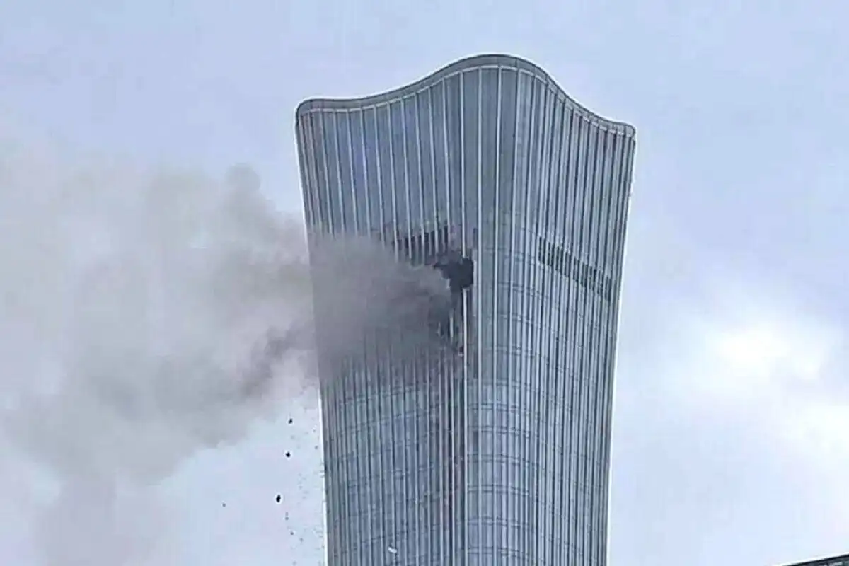 حادث اصطدام طائرة بناطحة سحاب