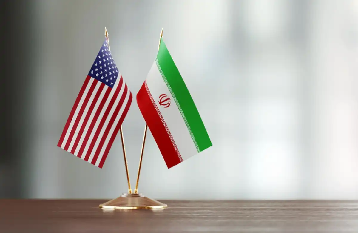 علم إيران والولايات المتحدة الأمريكية