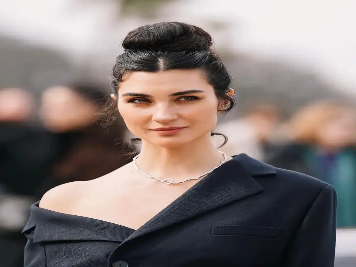 مشهد ظهور بنات توبا بويوك أوستون التوأم في مسلسل "ذات أخرى"