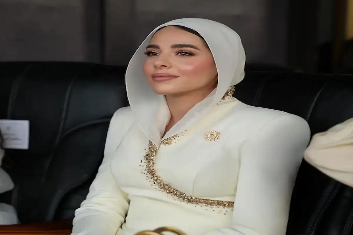 فستان آية السيسي