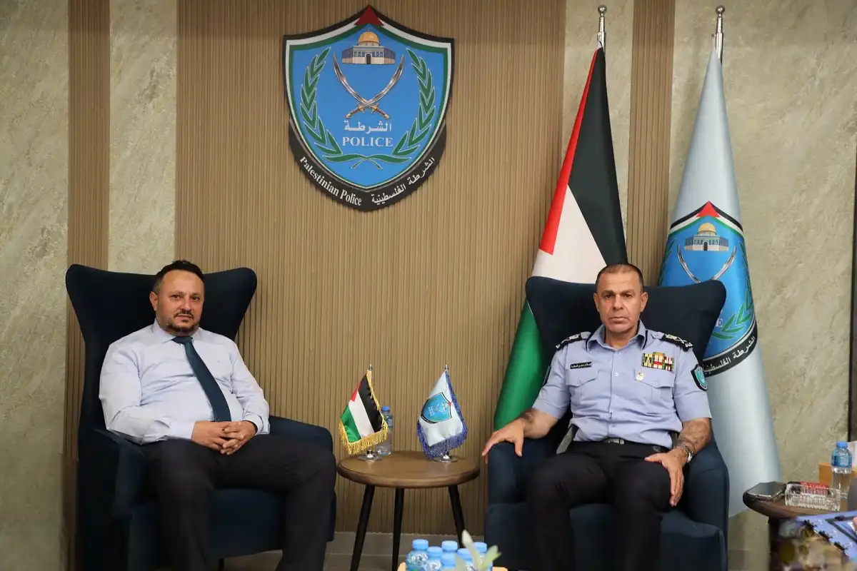 مدير الشرطة الفلسطينية مع مدير شركة كهرباء محافظة القدس