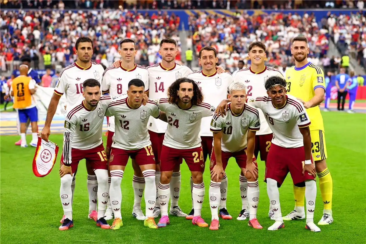 كم عدد بطولات منتخب إسبانيا طوال تاريخه؟