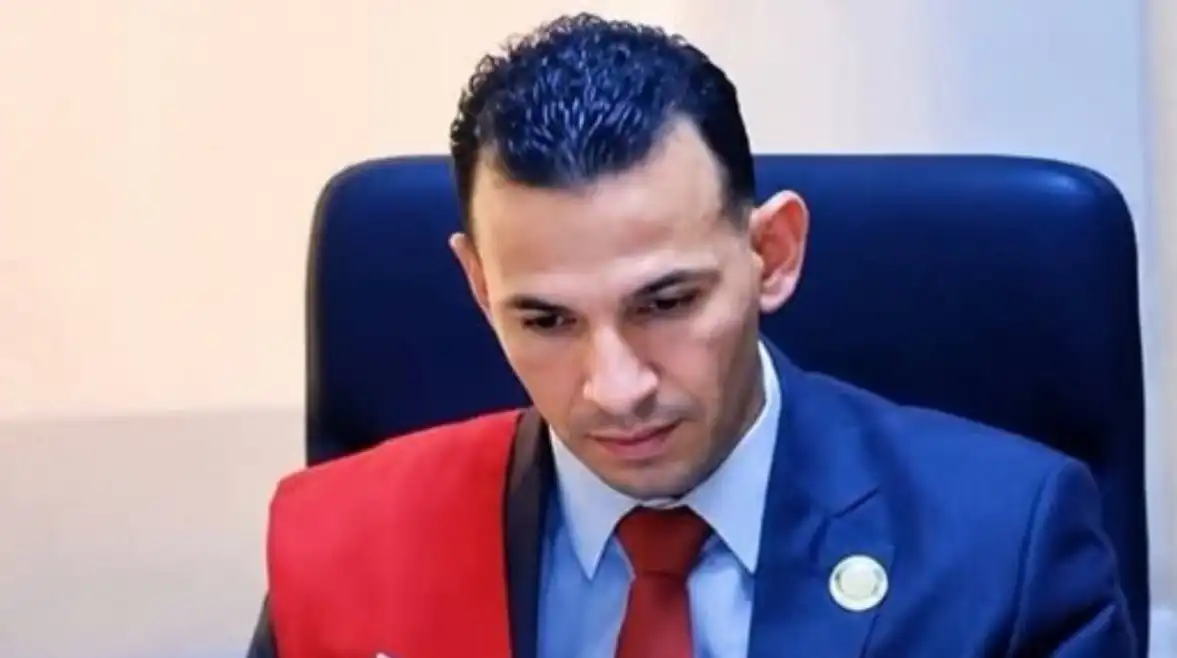 القاضي المزيف