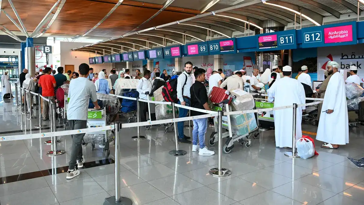 سلطنة عُمان تعفي رعايا 100 دولة من تأشيرة الدخول