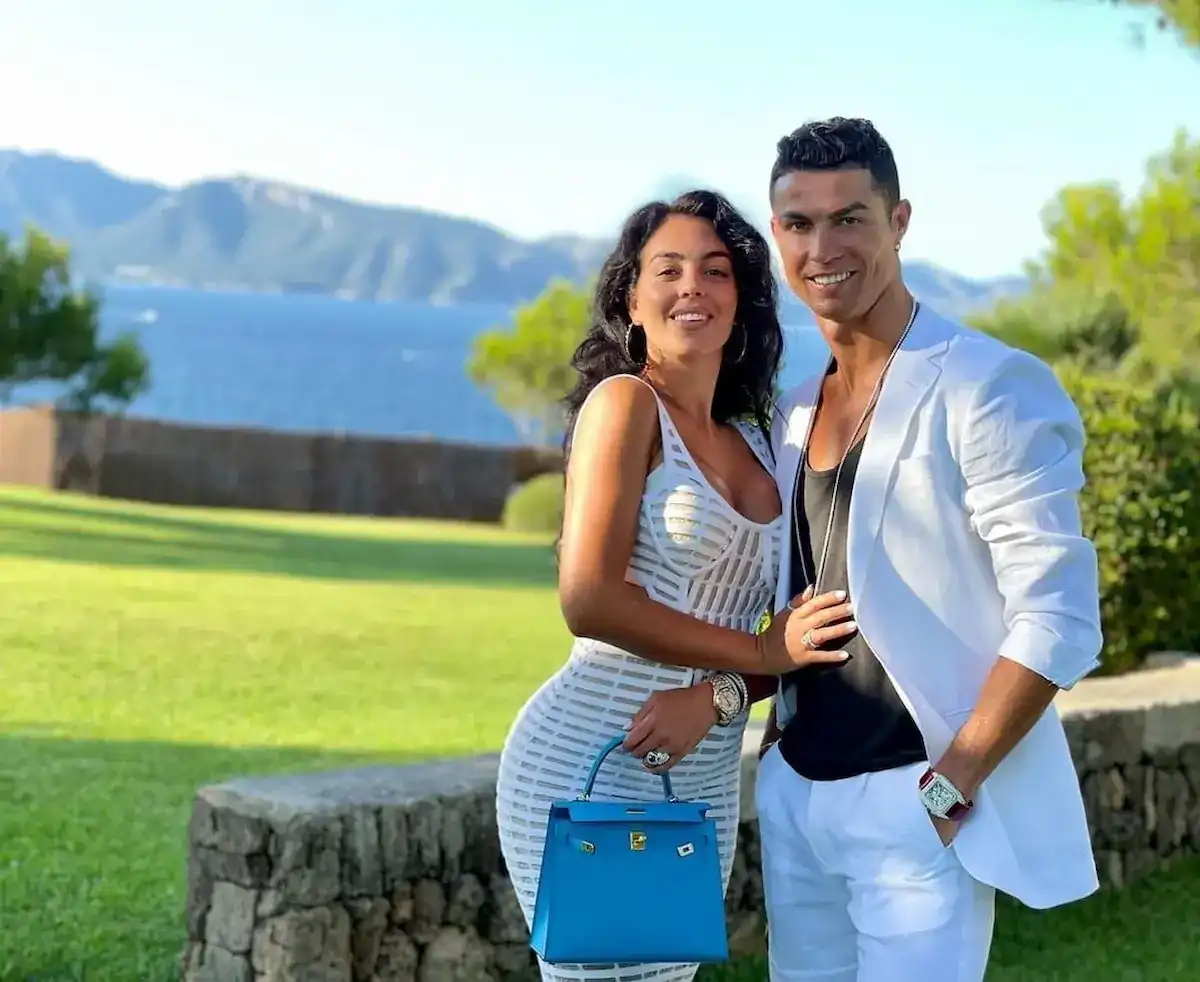 ماذا ينص بند الانفصال في عقد زواج كريستيانو وجورجينا؟