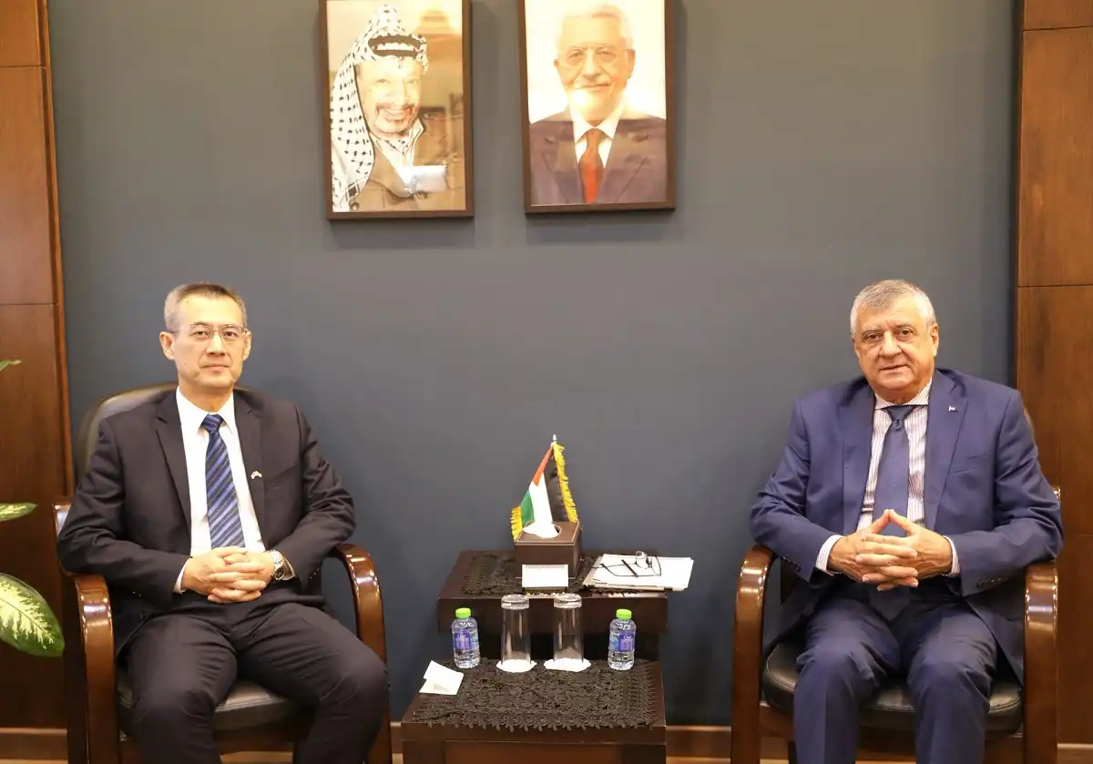 وزير الأشغال الفلسطيني وسفير الصين