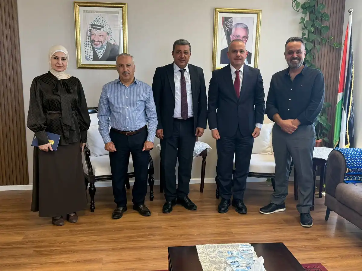 لقاء رائد مقبل وكيل وزارة الحكم المحلي، رئيس غرفة تجارة وصناعة محافظة الخليل