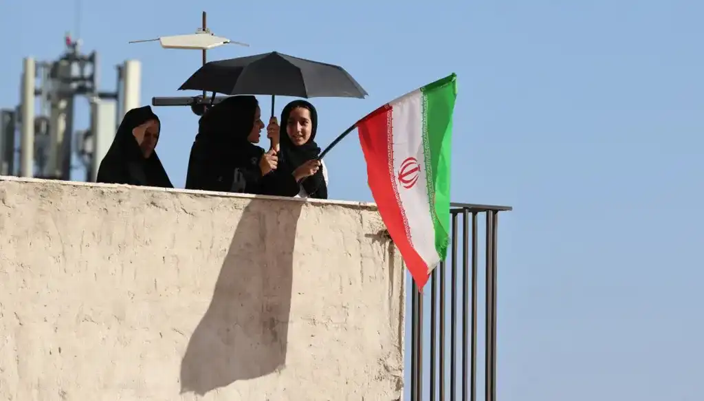 إيران